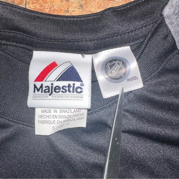 Pittsburgh Penguins NHL Hockey Black Gray Majestic Baseball Style Shirt Sz Small - Picture 8 of 9